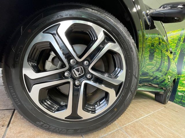 �y����17�C���`�A���~�z�C�[���z�O�ςɃ}�b�`���������A���~�z�C�[���𑕒����Ă���܂��B�e��ЊO�A���~�z�C�[����A�X�^�b�h���X�^�C�����戵�����Ă���܂��B���񂲑��k����������