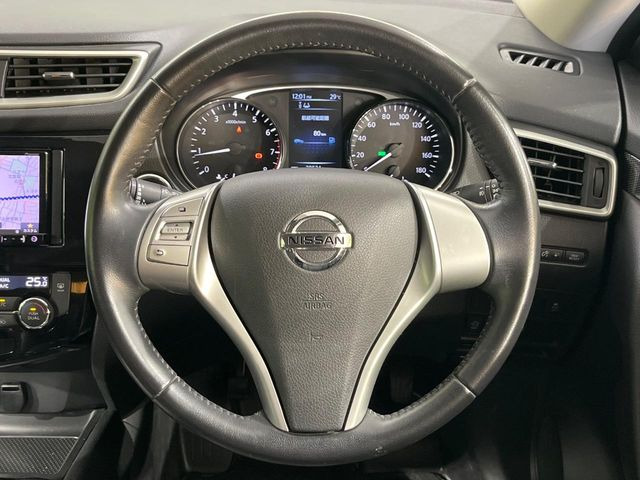 【ステアリングスイッチ】運転中、前方から目線をそらすことなく、オーディオ等の操作が可能な便利機能!安心&快適なドライブを演出してくれます♪