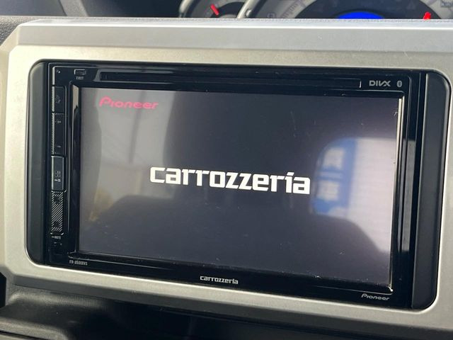 【ディスプレイオーディオ】お持ちのスマホやMP3プレイヤーとの無線接続で音楽再生が可能!コードで繋ぐわずらわしさも無く、手軽にお気に入りの音楽を楽しめます。