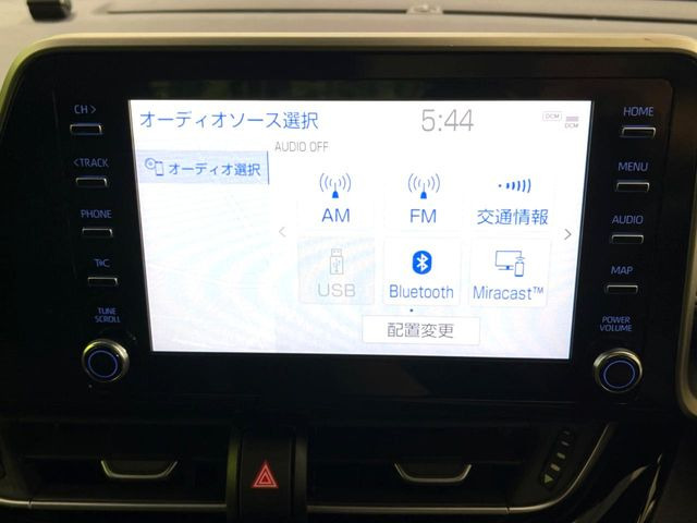 �y8�C���` �f�B�X�v���C�I�[�f�B�I�z���ʂ̃f�B�X�v���C��AppleCarPlay��AndroidAuto�����p�\�B�傫�ȉ�ʂŃX�}�z�i�r�A�v���������p���������܂���