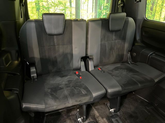 3列目シートはもちろん状態良好☆大人でもゆったりと座って頂けますので、大人数でのお出かけもラクラクです♪ご家族で、気の知れた仲間で、ドライブに行くのが楽しみですね♪