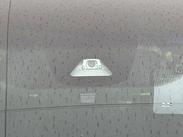 �y�z���_�Z���V���O�z���s���ɑO���̎ԗ�����F�����A�Փ˂������Ȏ��͌x��ƃu���[�L�ŏՓˉ���Ɣ�Q�y�����A�V�X�g�B�����S�Ƀh���C�u�����y���݂��������܂��B