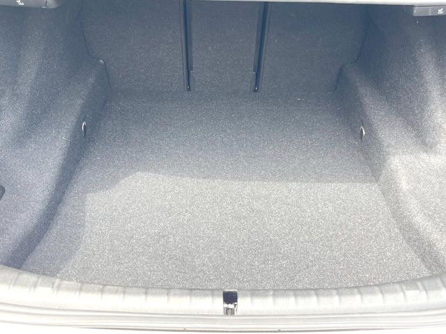 ●トランクルーム:趣味が広がる収容スペース!これだけの広さがあればお買い物やレジャーなどにも最適です!使用感も少なくきれいな状態を維持しております。