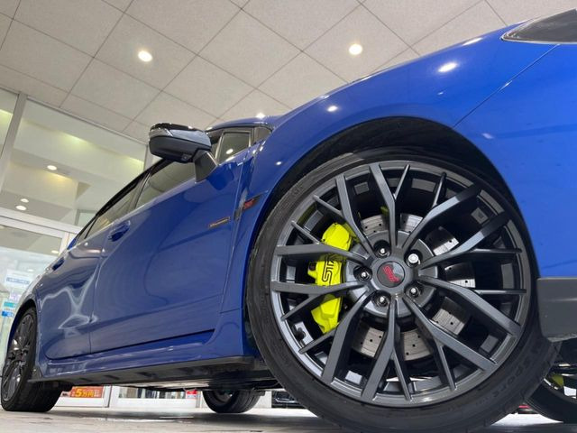 �y����19�C���`�A���~�z�C�[���z�O�ςɃ}�b�`���������A���~�z�C�[���𑕒����Ă���܂��B�e��ЊO�A���~�z�C�[����A�X�^�b�h���X�^�C�����戵�����Ă���܂��B���񂲑��k����������