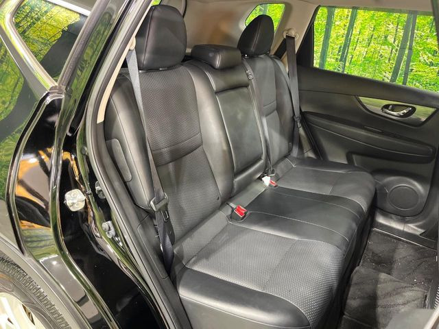 後部座席も気になるようなキズ・汚れやへたり等、大きなダメージはなく、良好な状態です。
