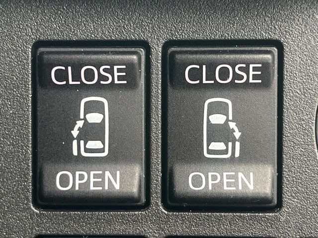 【両側パワースライドドア】スマートキーや運転席のスイッチで後席両側スライドドアの開閉が可能♪電動だから力を入れてドアを開ける必要が無く、小さなお子様でも簡単に開け閉めでき快適です♪