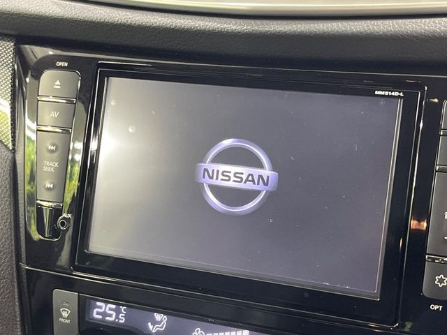 【純正ナビ】人気の純正ナビを装備しております。ナビの使いやすさはもちろん、オーディオ機能も充実!キャンプや旅行はもちろん、通勤や買い物など普段のドライブも楽しくなるはず♪