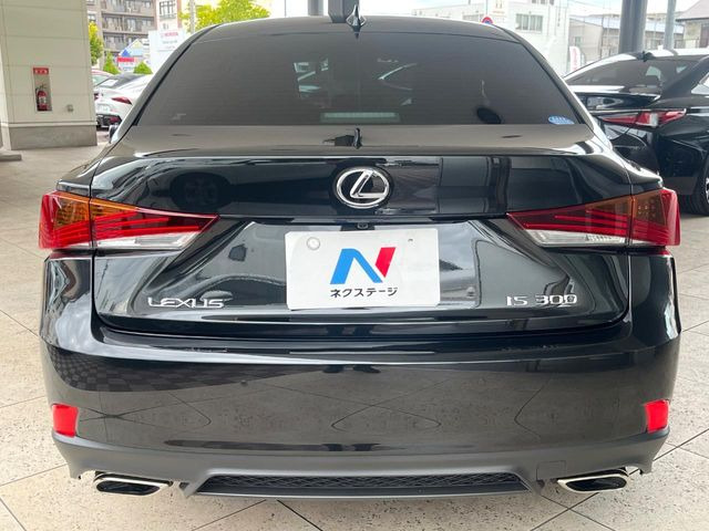 安心の最長10年・走行無制限保証(有償)をご用意。保証内容も充実はもちろん、無料点検&オイル交換や、年中無休の全国・24時間ロードサービスも付帯されておりますのでご安心下さい。