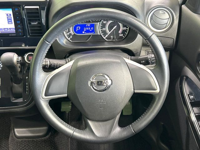 �y�����v�����X�e�A�����O�z�㎿�Ȋv���g�p���邱�ƂŁA��ɂ����������݂ƂĂ��^�]���₷���n���h���ł���