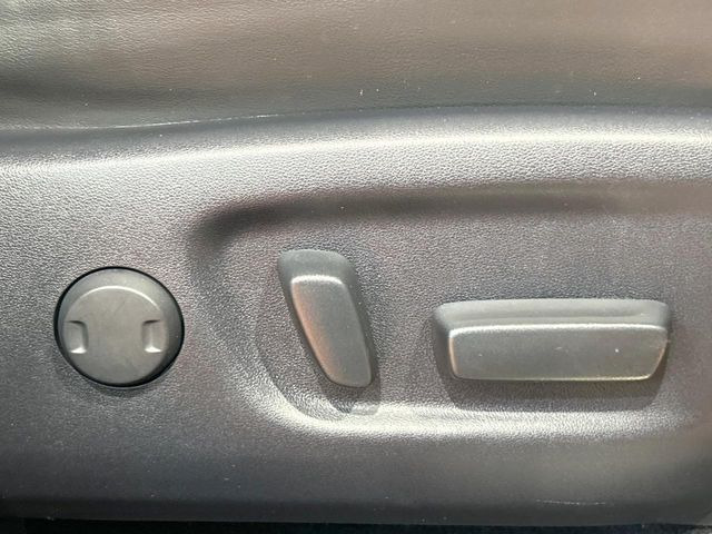 【パワーシート】スイッチ一つで簡単にシートの微調整が可能!電動だから力もいりません!快適なシートポジションにセットして、快適なドライブをお楽しみください。