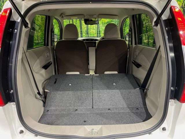 普段のお買い物や通勤、送迎等に十分な荷室スペースを確保しております。セカンドシートを倒すと、大きな荷物の積載も可能です♪