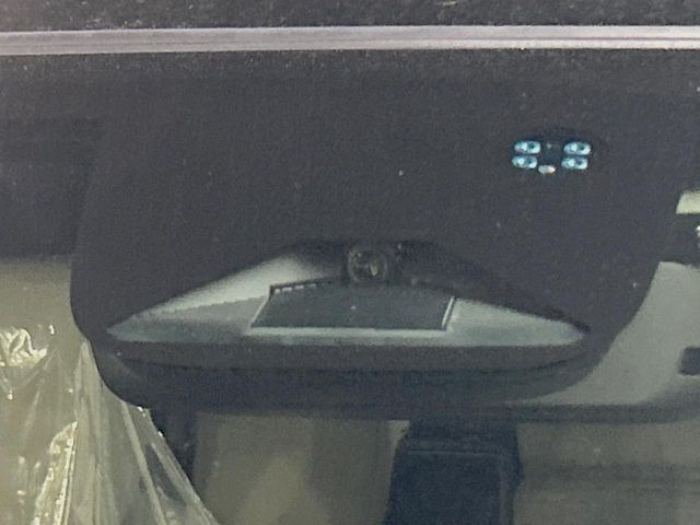 �y�z���_�Z���V���O�z���s���ɑO���̎ԗ�����F�����A�Փ˂������Ȏ��͌x��ƃu���[�L�ŏՓˉ���Ɣ�Q�y�����A�V�X�g�B�����S�Ƀh���C�u�����y���݂��������܂��B