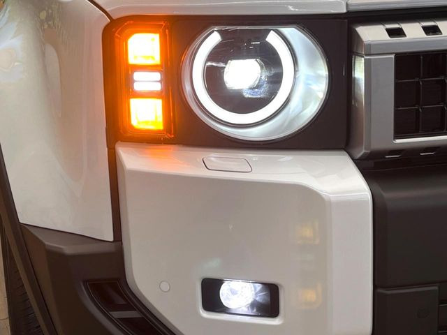 �yLED�w�b�h���C�g�z���V����ԑ��s�����ǍD�Ȏ��E���m�ۂ����S���ĉ^�]�ł��鍂�P�xLED�w�b�h���C�g�𑕔�!�_�����x�������A����d�͂��}�����Ă��܂��B