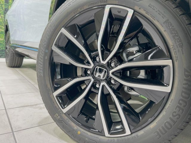 �y����18�C���`�A���~�z�C�[���z�O�ςɃ}�b�`���������A���~�z�C�[���𑕒����Ă���܂��B�e��ЊO�A���~�z�C�[����A�X�^�b�h���X�^�C�����戵�����Ă���܂��B���񂲑��k����������