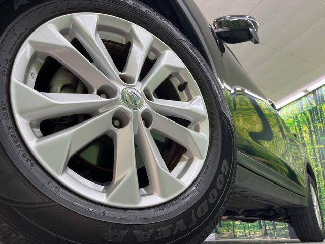 【純正17インチアルミホイール】外観にマッチした純正アルミホイールを装着しております。各種社外アルミホイールや、スタッドレスタイヤも取扱いしております。是非ご相談ください♪