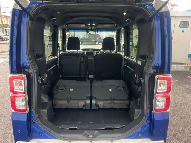 普段のお買い物や通勤、送迎等に十分な荷室スペースを確保しております。セカンドシートを倒すと、大きな荷物の積載も可能です♪