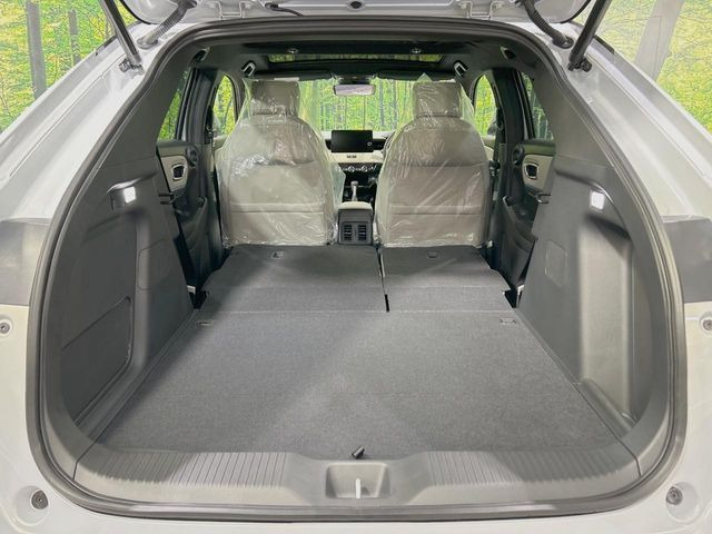 ���i�̂���������ʋ΁A���}���ɏ\���ȉ׎��X�y�[�X���m�ۂ��Ă���܂��B�Z�J���h�V�[�g��|���ƁA�傫�ȉו��̐ύڂ��\�ł���