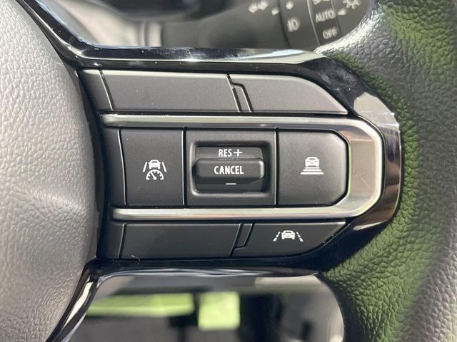 【アダプティブクルーズコントロール】高速道路での長距離走行が楽に!!自動で速度を保つクルーズコントロールが、衝突軽減システムと連携し、前方の車両を感知して車間を保つように速度調節してくれます!!