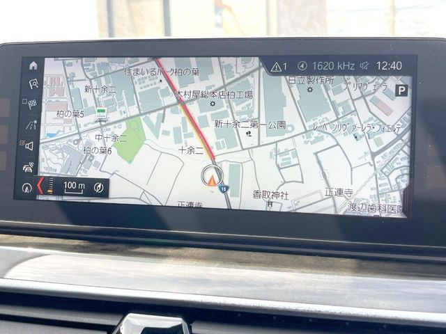 ●BMW純正ナビ:一体感のあるナビは、高級感ある車内を演出してくれます。Bluetooth再生などオーディオ機能も充実しておりますので、運転もより楽しめます♪