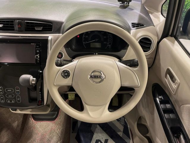 ステアリングも使用感が少なく、きれいな状態となっております♪