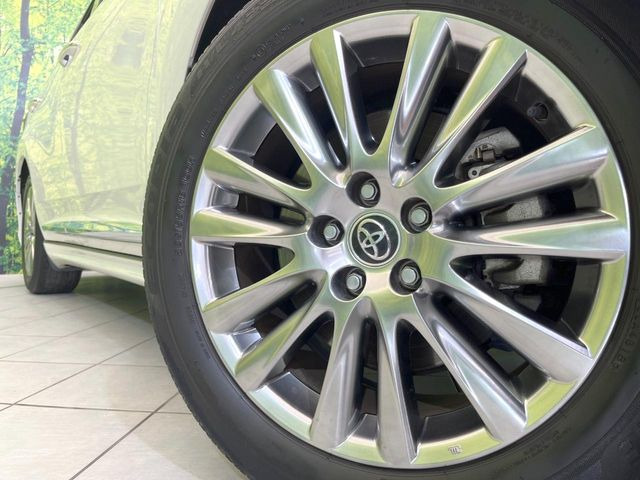 【純正18インチアルミホイール】外観にマッチした純正アルミホイールを装着しております。各種社外アルミホイールや、スタッドレスタイヤも取扱いしております。是非ご相談ください♪