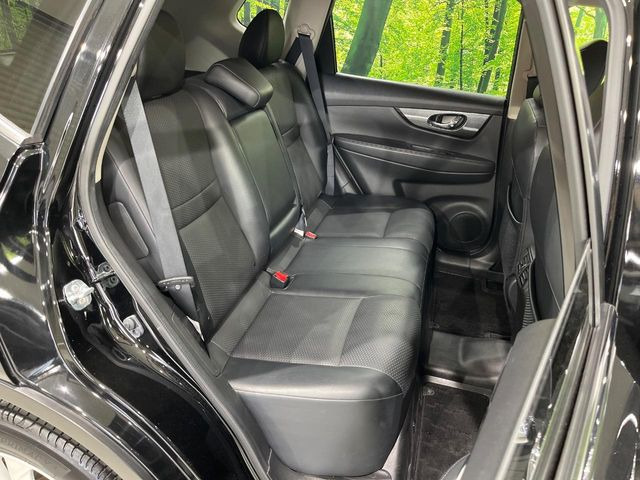 後部座席も気になるようなキズ・汚れやへたり等、大きなダメージはなく、良好な状態です。