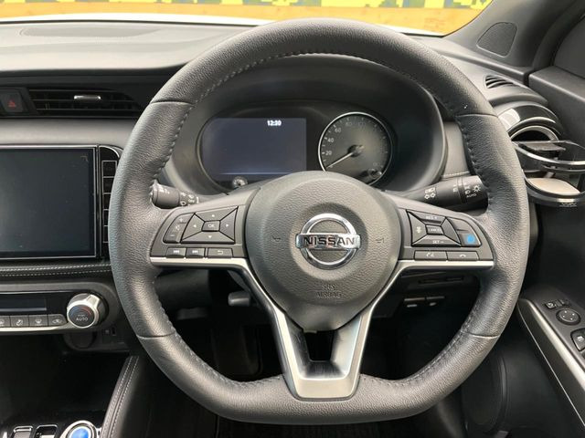 �y�����v�����X�e�A�����O�z�㎿�Ȋv���g�p���邱�ƂŁA��ɂ����������݂ƂĂ��^�]���₷���n���h���ł���