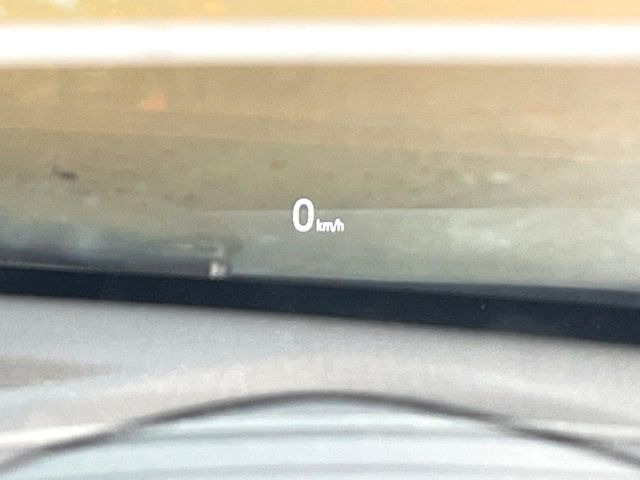 �y�w�b�h�A�b�v�f�B�X�v���C�z���݂̑��x�⑖�s�����f�W�^���\���ŉ^�]�ȑO���̃K���X�ɓ��e!�^�]���A�ڐ������炳���K�v�ȏ����m�F�ł���̂łƂ��Ă��֗��ň��S!