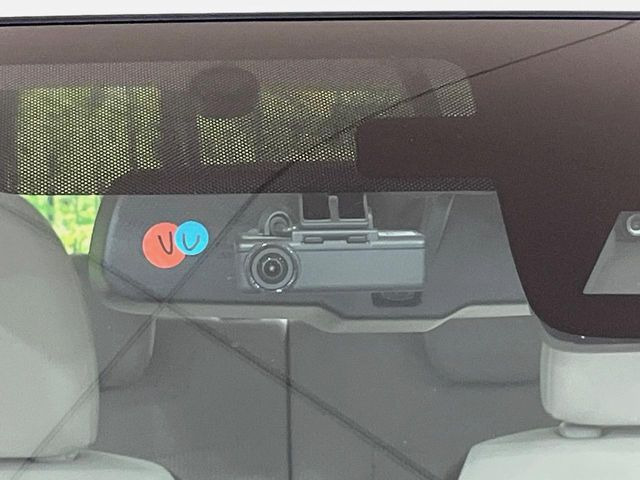 【ドライブレコーダー】安心・安全なカーライフに必須のドライブレコーダーを装備!走行中はもちろん、あおり運転や事故に遭遇した際の状況も映像で記録し、万一のリスクに備えます。