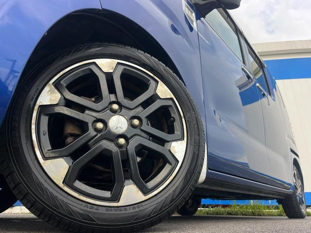 【純正アルミホイール】外観にマッチした純正アルミホイールを装着しております。各種社外アルミホイールや、スタッドレスタイヤも取扱いしております。是非ご相談ください♪