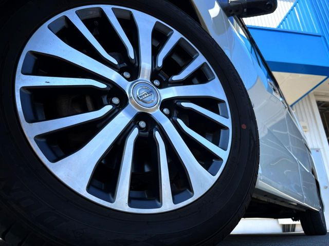 �y����16�C���`�A���~�z�C�[���z�O�ςɃ}�b�`���������A���~�z�C�[���𑕒����Ă���܂��B�e��ЊO�A���~�z�C�[����A�X�^�b�h���X�^�C�����戵�����Ă���܂��B���񂲑��k����������