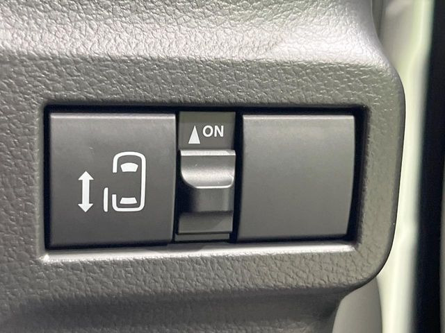 【パワースライドドア】スマートキーや運転席のスイッチでスライドドアの開閉が可能♪電動だから力を入れてドアを開ける必要が無く、小さいお子様でも、重い荷物を持っている時もラクに開け閉めできます♪