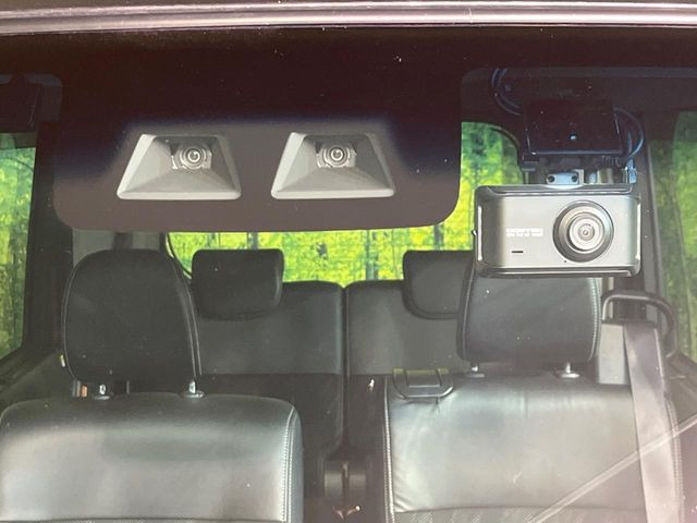 【スマートアシスト】走行中に前方の車両等を認識し、衝突しそうな時は警報とブレーキで衝突回避と被害軽減をアシスト。より安全にドライブをお楽しみいただけます。