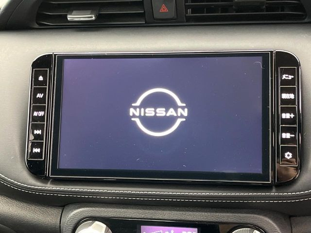 �y����9�^�i�r�z�C���e���A�ɗn�����ރX�^�C���b�V���ȁu��p�݌v�v���[�J�[�i�r�𑕔��􎋔F���⑀�쐫�ȂǊ�{���\�ɂ��D��A���㎿�ȃJ�[���C�t�����y���݂��������܂��B