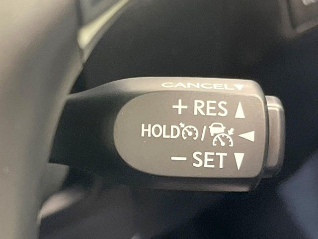 【レーダークルーズコントロール】高速道路での長距離走行が楽に!!自動で速度を保つクルーズコントロールが、衝突軽減システムと連携し、前方の車両を感知して車間を保つように速度調節してくれます!!