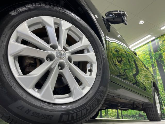 【純正17インチアルミホイール】外観にマッチした純正アルミホイールを装着しております。各種社外アルミホイールや、スタッドレスタイヤも取扱いしております。是非ご相談ください♪