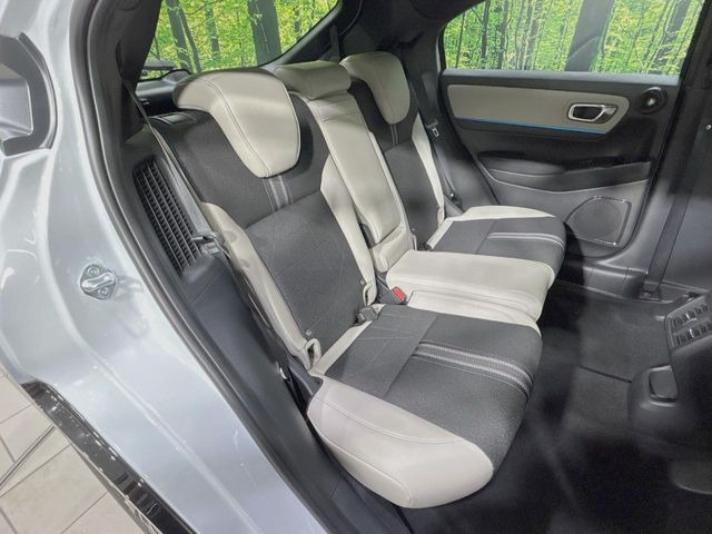 ���i���ȃI���W�i���t���A�}�b�g���I�v�V�����ɂĂ��p�ӂ��Ă���܂��B���D���ȃf�U�C����J���[�����Ԃɍ��킹�đI��ł����������Ƃ��ł��܂���