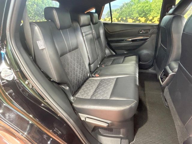 後部座席も気になるようなキズ・汚れやへたり等、大きなダメージはなく、良好な状態です。