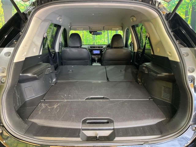 後席を格納すると、これだけの広さが!シーンに合わせたシートアレンジで、大きな荷物も積むことが出来ます♪