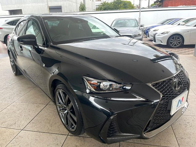 大好評のボディコーティング「弾スプラッシュコート」もご納車までに施工可能。通常のガラスコートと異なる、耐久年数6年の無機質ガラスコーティングが、ボディをキレイな状態に保ってくれます。