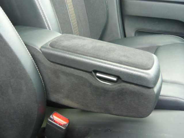 シート周りも工夫され運転手が使い易いようにデザインされています。