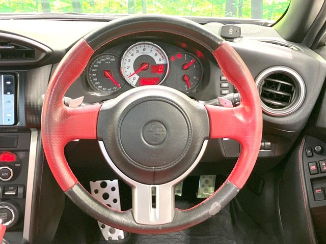 �y�����v�����X�e�A�����O�z�㎿�Ȋv���g�p���邱�ƂŁA��ɂ����������݂ƂĂ��^�]���₷���n���h���ł���