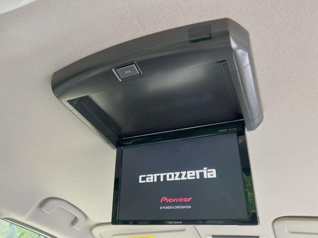 【フリップダウンモニター】大画面モニターで後席でもエンタメをお楽しみいただけます。小さなお子様にも大人気の装備です♪