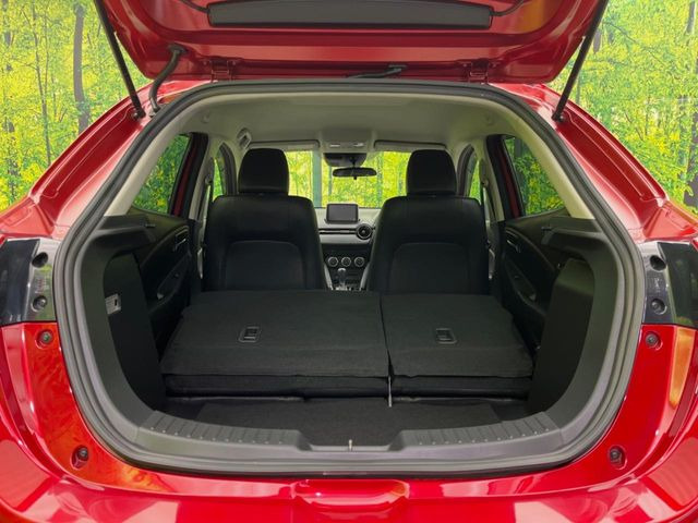 ���i�̂���������ʋ΁A���}���ɏ\���ȉ׎��X�y�[�X���m�ۂ��Ă���܂��B�Z�J���h�V�[�g��|���ƁA�傫�ȉו��̐ύڂ��\�ł���