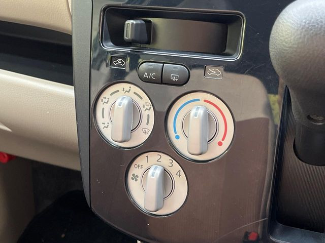 寒い冬も暑い夏も全席に快適な空調を届けてくれる、ダイヤル式エアコンを装備♪
