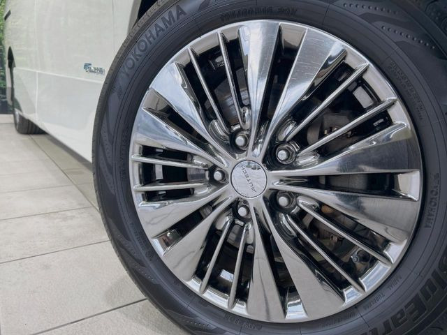 【純正16インチアルミホイール】外観にマッチした純正アルミホイールを装着しております。各種社外アルミホイールや、スタッドレスタイヤも取扱いしております。是非ご相談ください♪