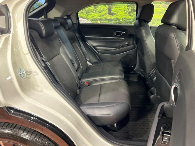 後部座席も気になるようなキズ・汚れやへたり等、大きなダメージはなく、良好な状態です。