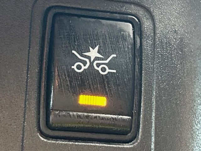 �y�G�}�[�W�F���V�[�u���[�L�z���s���ɑO���̎ԗ�����F�����A�Փ˂������Ȏ��͌x��ƃu���[�L�ŏՓˉ���Ɣ�Q�y�����A�V�X�g�B�����S�Ƀh���C�u�����y���݂��������܂��B