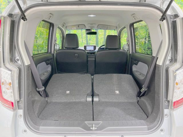 普段のお買い物や通勤、送迎等に十分な荷室スペースを確保しております。セカンドシートを倒すと、大きな荷物の積載も可能です♪