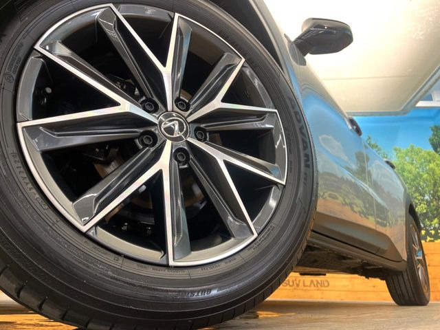 �y����18�C���`�A���~�z�C�[���z�O�ςɃ}�b�`���������A���~�z�C�[���𑕒����Ă���܂��B�e��ЊO�A���~�z�C�[����A�X�^�b�h���X�^�C�����戵�����Ă���܂��B���񂲑��k����������